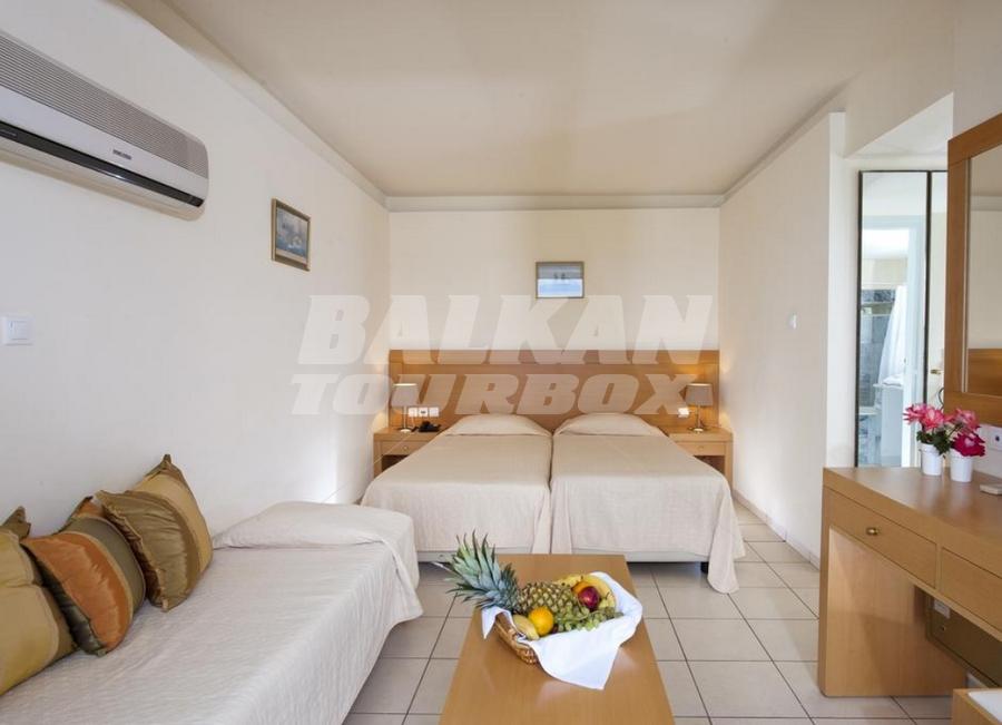 holiday in Ariadne Beach
