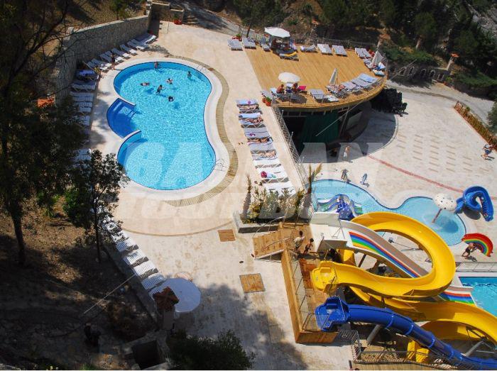 holiday in Adakule Ladonia