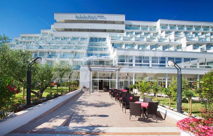 holiday in Narcis - Maslinica Hotels and Resorts
