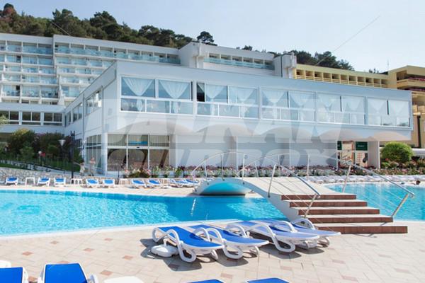 holiday in Narcis - Maslinica Hotels and Resorts