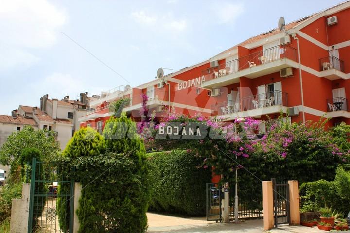 holiday in Bojana Villa