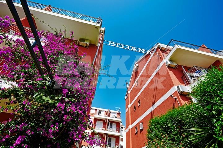 holiday in Bojana Villa