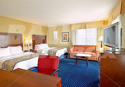 почивка в Courtyard by Marriott Kansas City Country Club Plaza