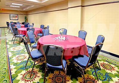 почивка в Courtyard by Marriott Kansas City Country Club Plaza