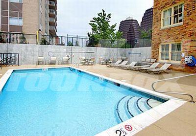 почивка в Courtyard by Marriott Kansas City Country Club Plaza