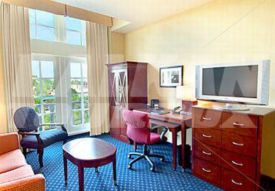 почивка в Courtyard by Marriott Kansas City Country Club Plaza