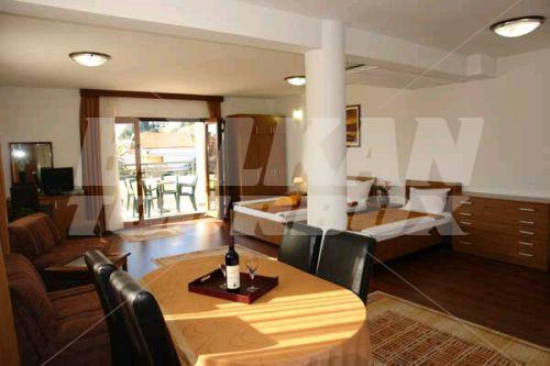 holiday in Butua Apartments