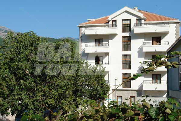 holiday in Butua Apartments