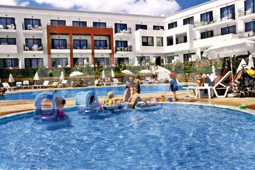 holiday in Arminda