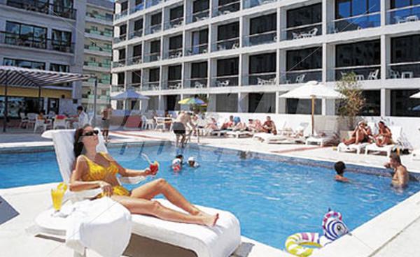 почивка в Golden Sands Hotel Apartments