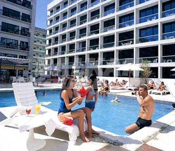 почивка в Golden Sands Hotel Apartments