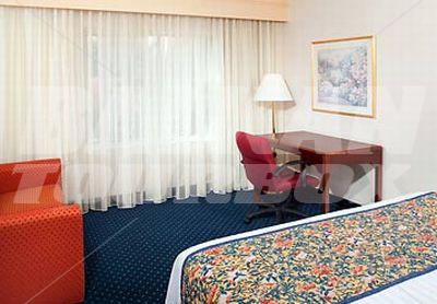 почивка в Courtyard by Marriott Cleveland Independence