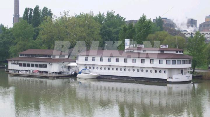 holiday in Botel Lisa