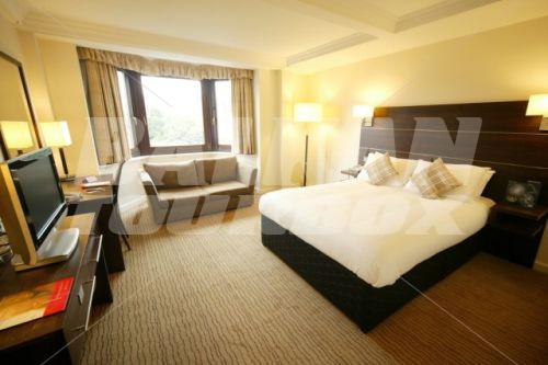 почивка в Mercure Edinburgh City Princes Street Hotel
