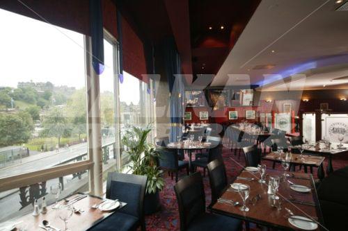 почивка в Mercure Edinburgh City Princes Street Hotel