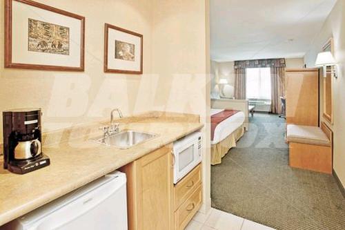 почивка в Holiday Inn Express Hotel and Suites Vernon