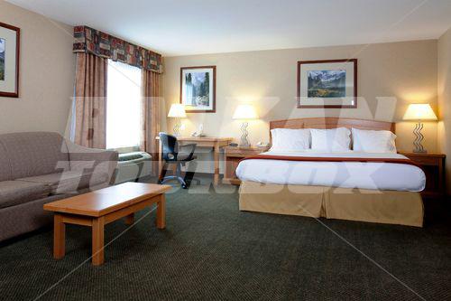 почивка в Holiday Inn Express Hotel and Suites Vernon