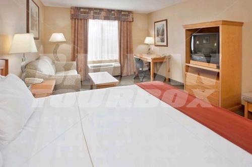 почивка в Holiday Inn Express Hotel and Suites Vernon