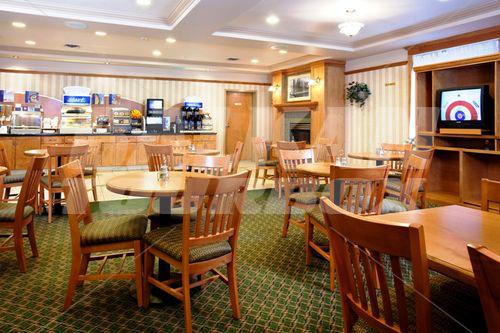 почивка в Holiday Inn Express Hotel and Suites Vernon