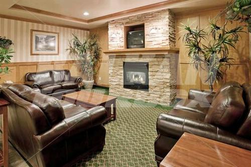 почивка в Holiday Inn Express Hotel and Suites Vernon