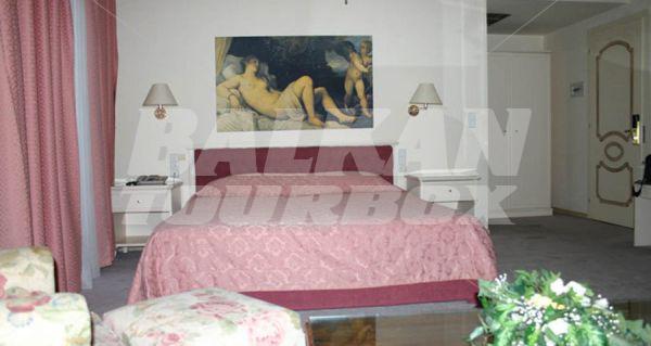holiday in Kouros