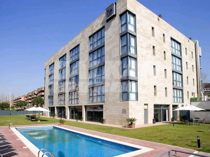 почивка в  NH Cornellá