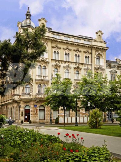 holiday in Palace