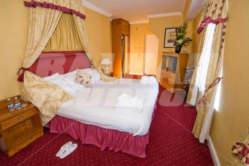 holiday in Grafton Capital