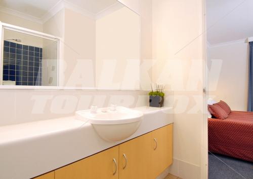 почивка в Assured Waterside Apartments