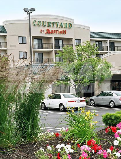 почивка в Courtyard by Marriott Cleveland Beachwood