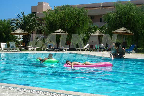 holiday in Roselands Hotel Bungalows