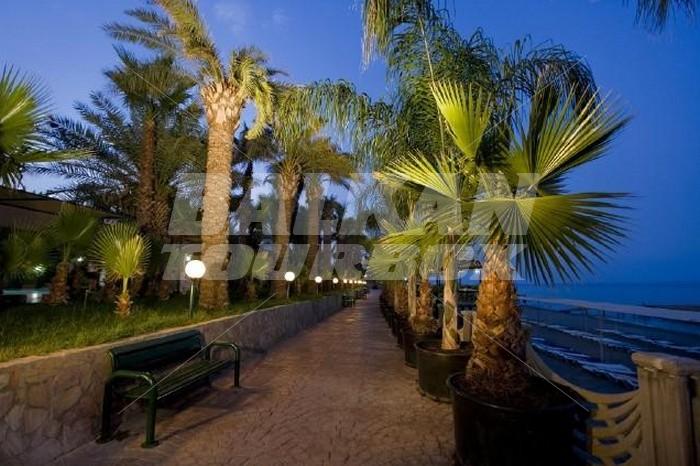почивка в Larissa Akman Park