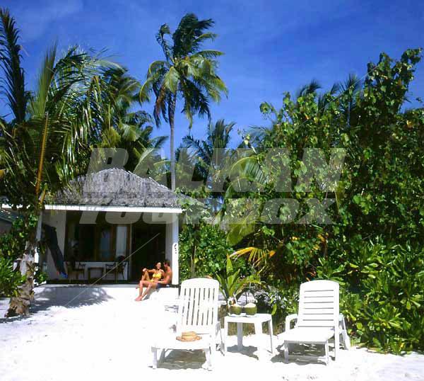 почивка в  Vilamendhoo Island Resort