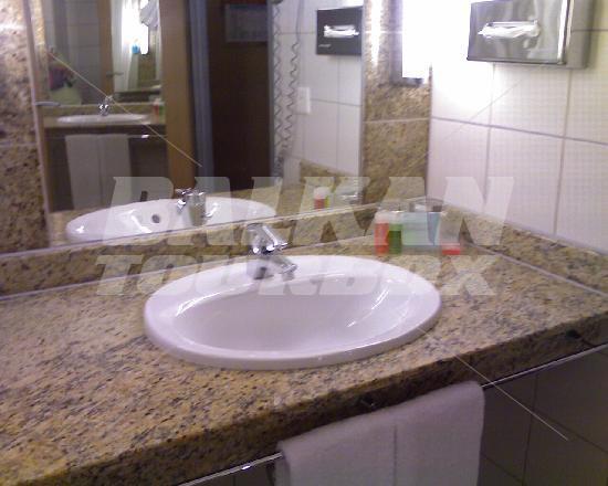 почивка в NH Zurich Airport