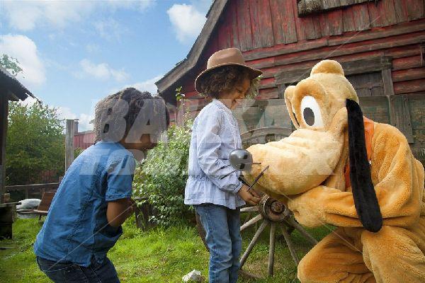 почивка в Disney's Hotel Cheyenne