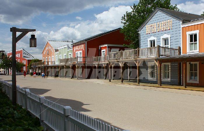 почивка в Disney's Hotel Cheyenne