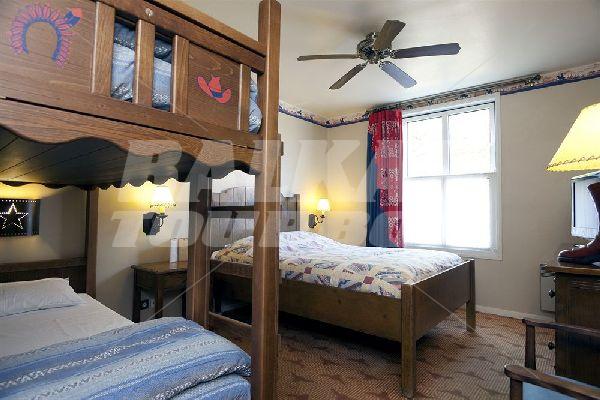 почивка в Disney's Hotel Cheyenne