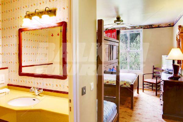 почивка в Disney's Hotel Cheyenne