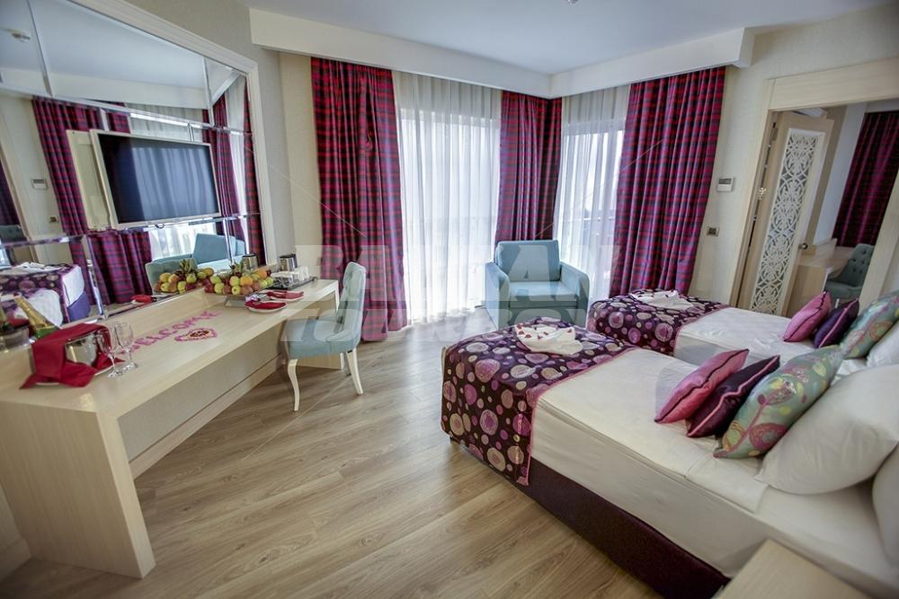 почивка в Azura Deluxe Resort and SPA