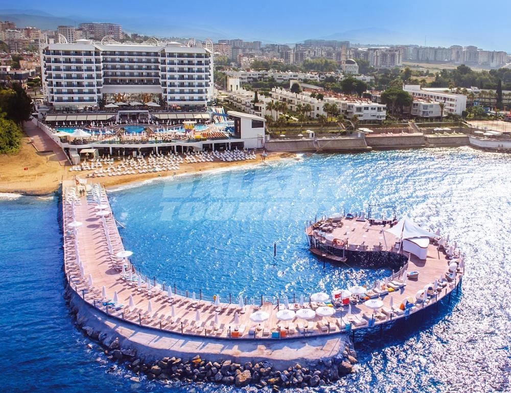 почивка в  Azura Deluxe Resort and SPA