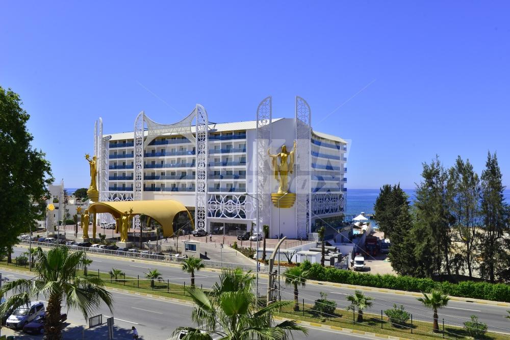 почивка в Azura Deluxe Resort and SPA