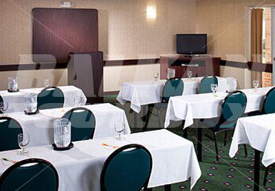 почивка в Courtyard by Marriott Cleveland Airport South