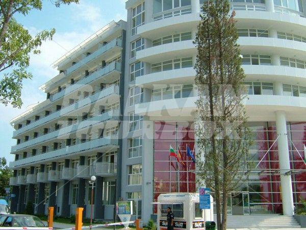 holiday in Perla
