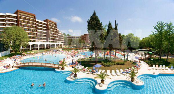 holiday in Flamingo Grand