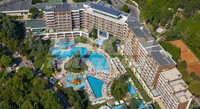 holiday in Flamingo Grand