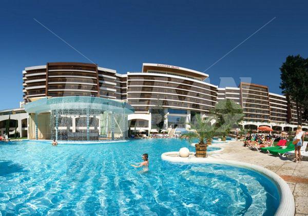 holiday in Flamingo Grand