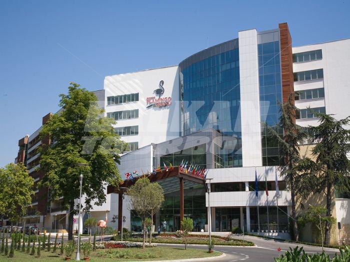 holiday in Flamingo Grand