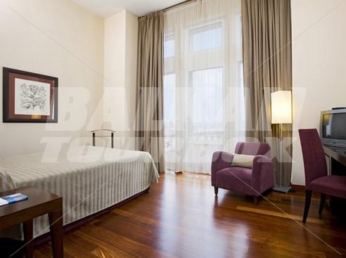 holiday in NH Palacio de Oriol