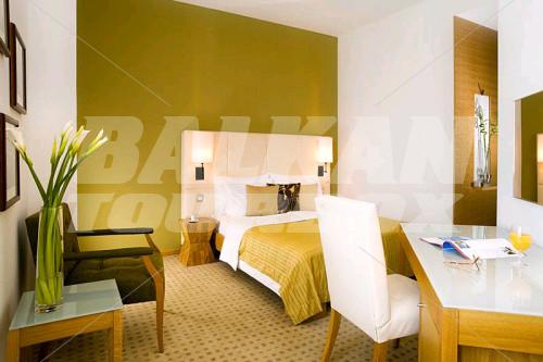 holiday in Astoria by Ohm Group