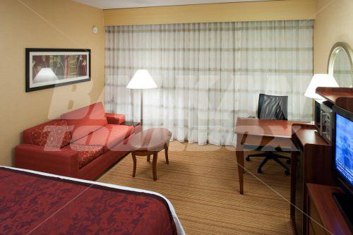 почивка в Courtyard Somerset